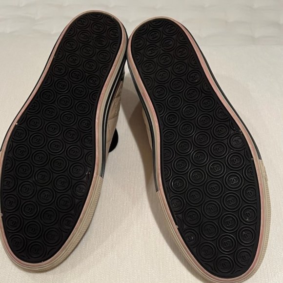 Authentic CHANEL Shoes - Picture 3 of 8